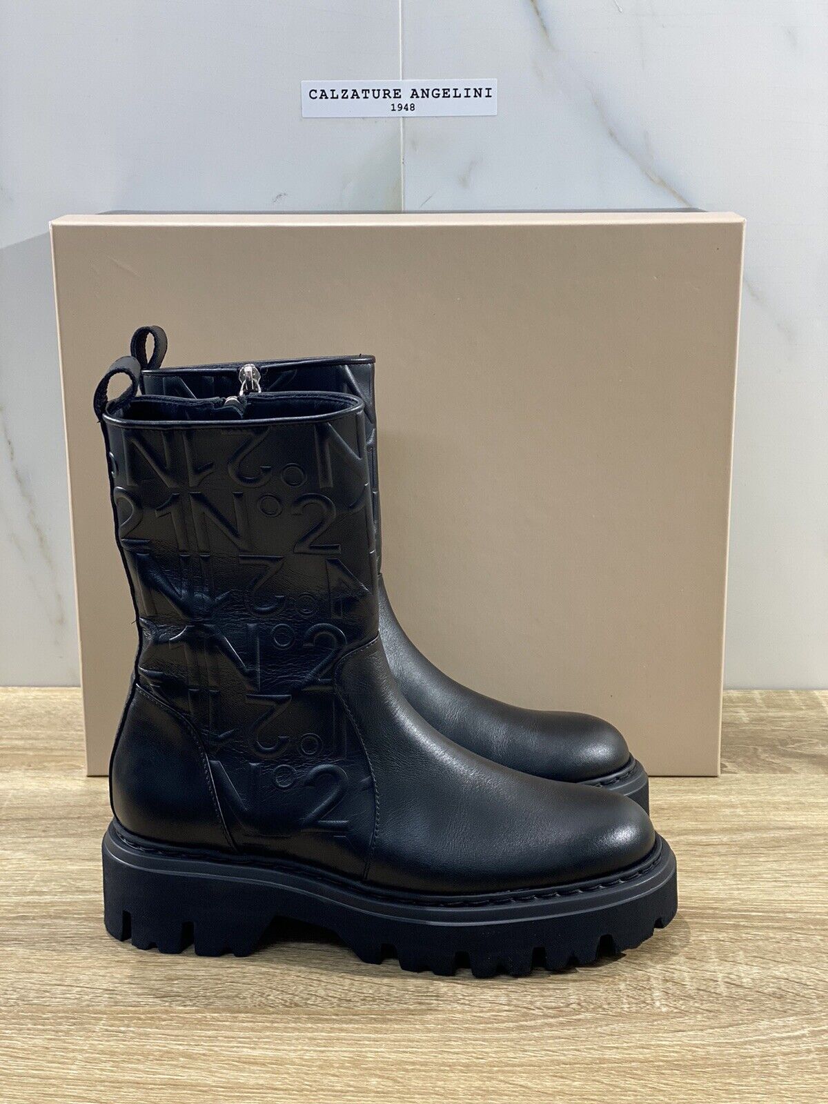 N21 Logo Embossed combat ankle boots donna pelle nero luxury boot n21